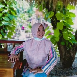Dr. Laely Wulandari